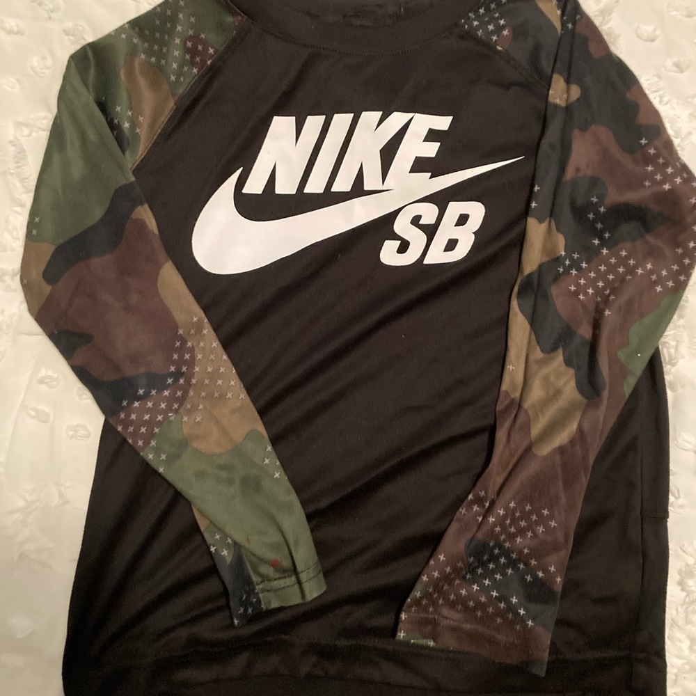Boys Nike SB long sleeve shirt